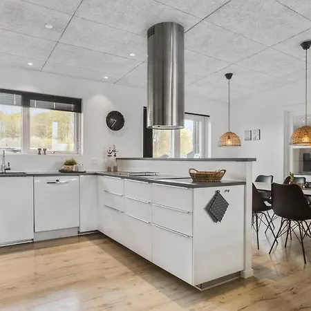 Four-bedroom With A Hot Tub 09 Haderslev
